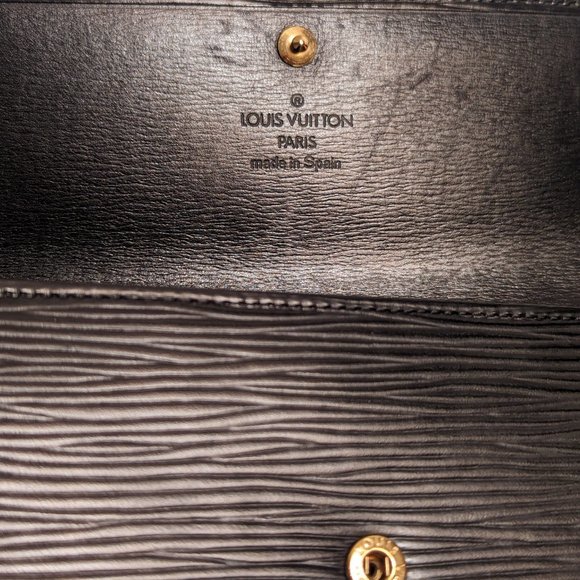 LOUIS VUITTON Epi Long Wallet with LV Logo in Black Leather Authentic Like New - Picture 7 of 15